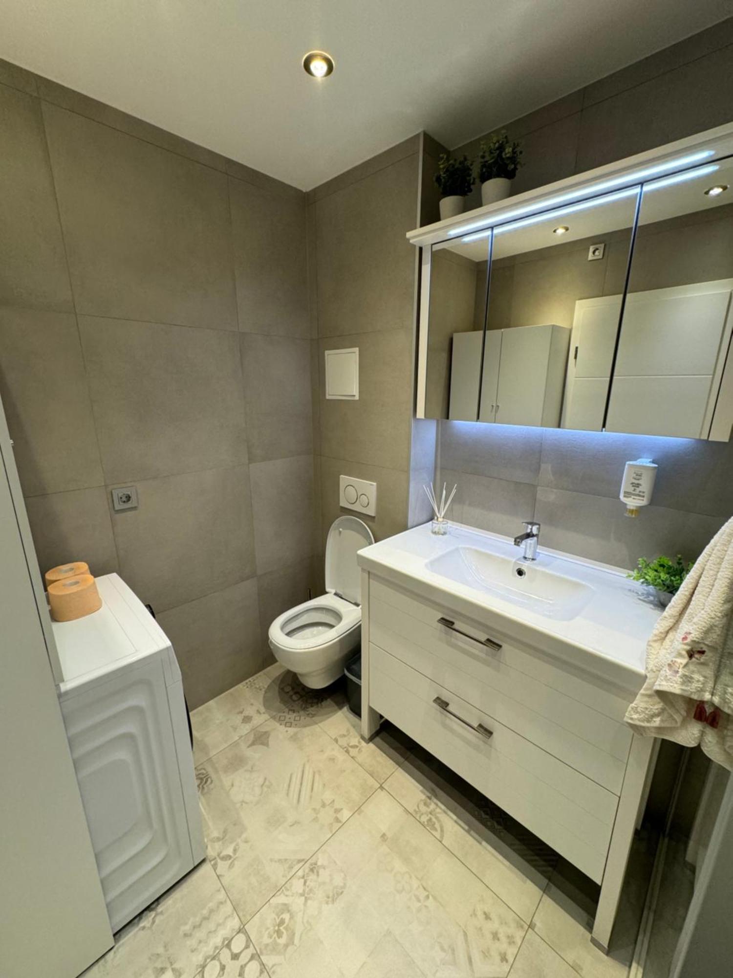 Apartment Astra With Private Parking Split Exterior foto